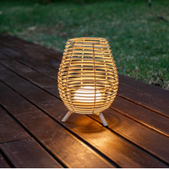 Lampe d'extérieur sans fil en fibres naturelles Design Bossa