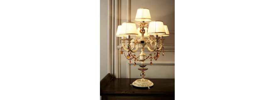 Lampadaire de Table en Laiton doré à la feuille d'or et cristal pour hôtel ou château Design Petra 6 Lumières