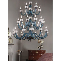 Lustre chandelier monumental en verre artisanal fabriqué main et cristal pour hôtel ou château Design Anais 30 Lumières