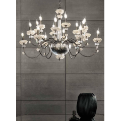 Lustre chandelier en verre artisanal fabriqué main et porcelaine fine pour hôtel ou château Design Edith 18 Lumières