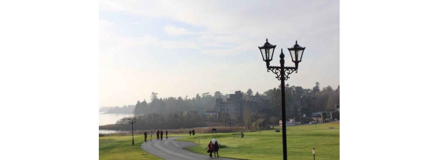 Lampadaire en fonte traditionnel Victoria plusieurs têtes