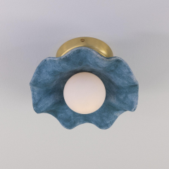 Plafonnier Rivale avec abat-jour en céramique ondulée, bleu terre