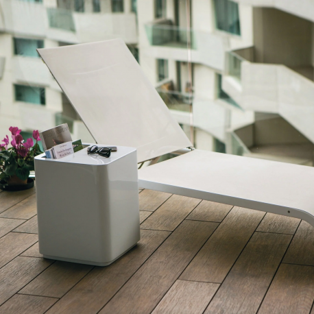 Table basse en polyéthylène Design Dado