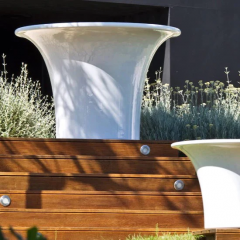 Grande Table d'extérieur en polyéthylène Design Cone Drink