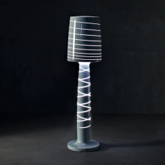 Lampadaire d'extérieur en polyéthylène laqué Design Lady Jane IP65