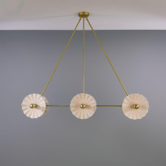 Lustre en laiton et céramique blanche rayée Design Eclipse Kapok