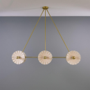 Lustre en laiton et céramique blanche rayée Design Eclipse Kapok