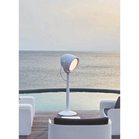 Lampadaire projecteur moderne d'extérieur secteur ou sur batterie Design Hollywood