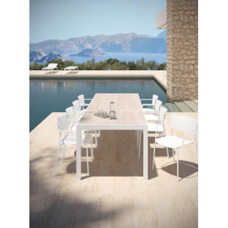 Chaise d'extérieur empilable en polypropylène recyclable et métal Design Karen