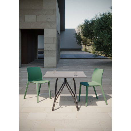 Chaise d'extérieur empilable en polypropylène recyclable Design Ada