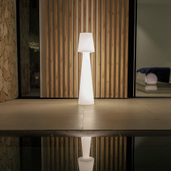 Lampadaire sur batterie rechargeable ou sur secteur Design Lola